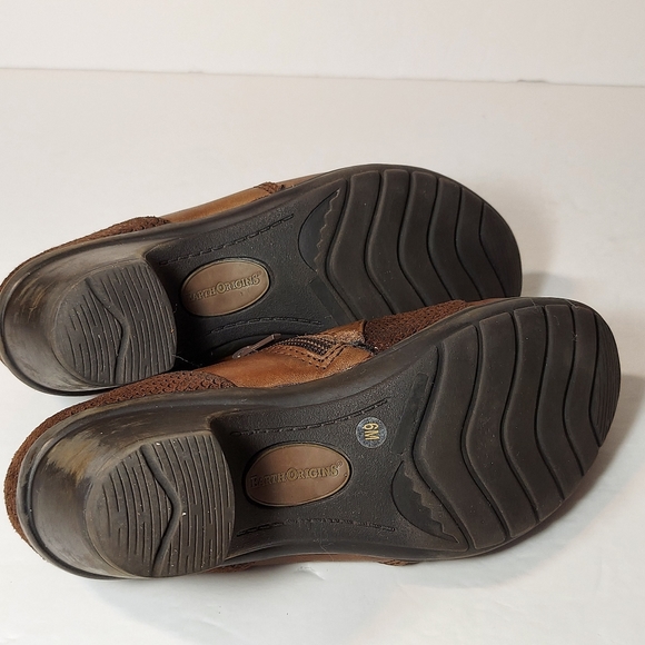 Earth Origin Women's Size 6 (M), Brown Leather Suede Slip On Zip Shoes - Picture 9 of 13